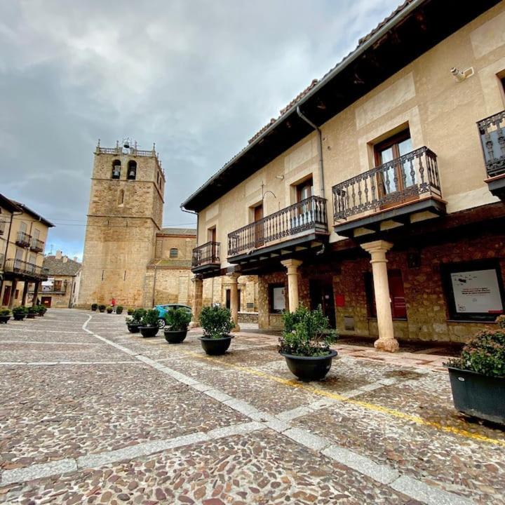 La Casa De Paloma En La Plaza Encanto Historico Riaza Exterior photo