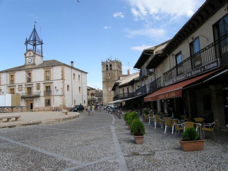 La Casa De Paloma En La Plaza Encanto Historico Riaza Exterior photo