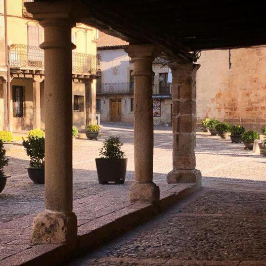 La Casa De Paloma En La Plaza Encanto Historico Riaza Exterior photo